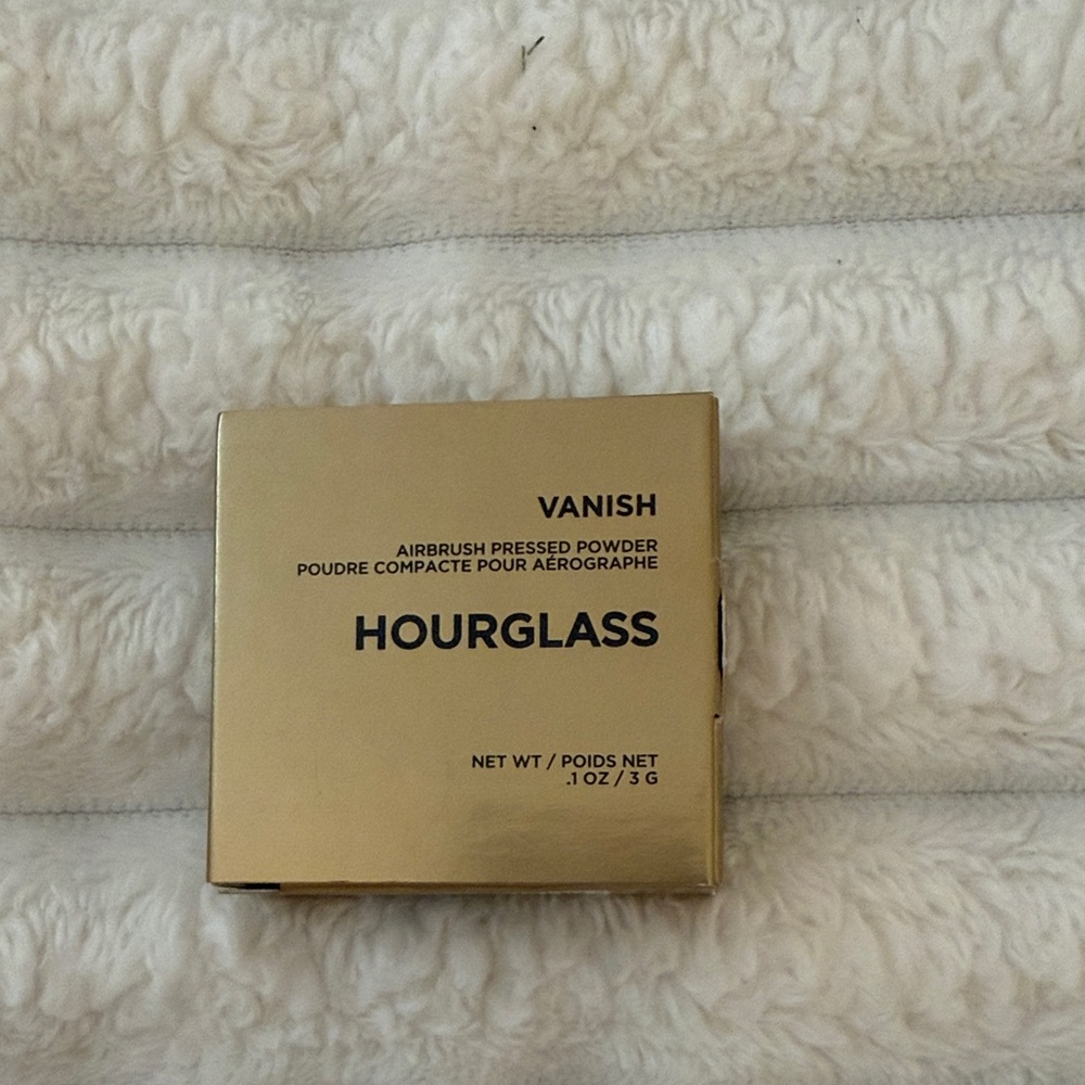 Hourglass Vanish Airbrush Powder in Translucent